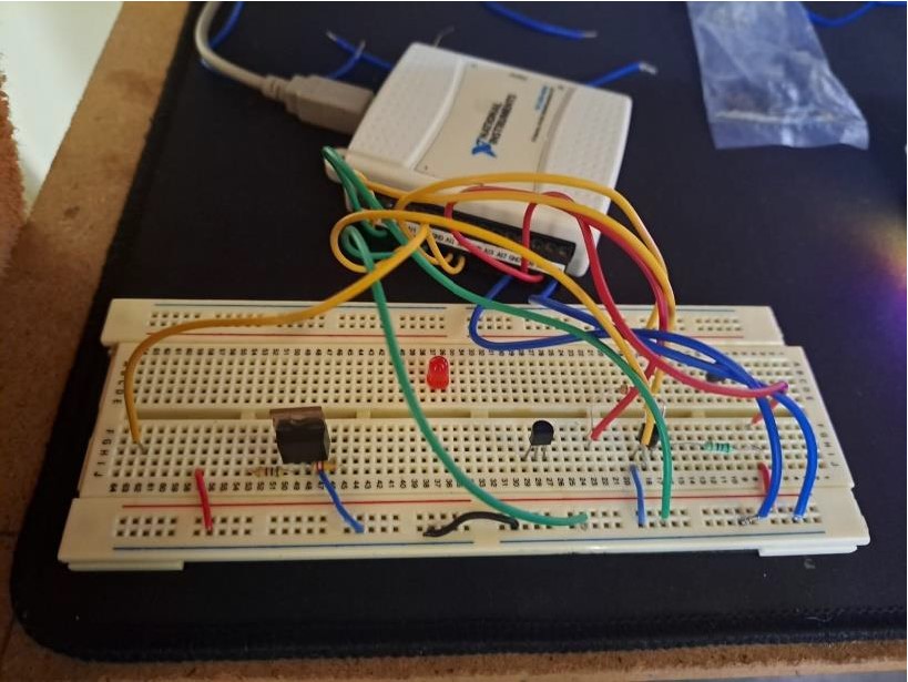 Analizador de transistores BJT y MOSFET 4